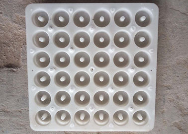 Chine L'entretoise concrète en plastique blanche moule 25 * 25 * 6cm pour la résistance à l'abrasion de construction fournisseur